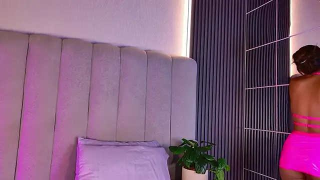 AlessiaAuren online show from April 15, 2026, 8:20 pm