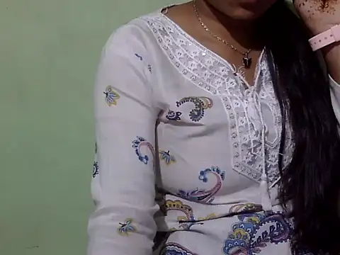 cute momo love online show from March 1, 2026, 4:58 am