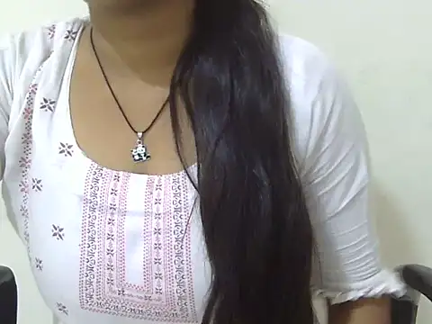 Snapshot of cute_momo_love chatting on June 17, 2026, 6:05 am cute momo love online show from June 17, 2026, 6:05 am