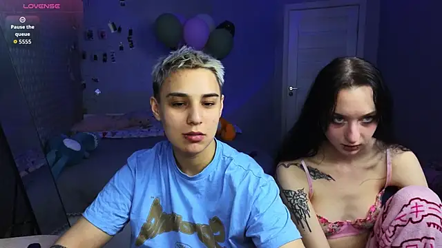 LuxuryLoverss online show from April 1, 2026, 11:11 am