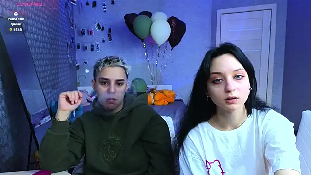 LuxuryLoverss online show from April 7, 2026, 11:10 am