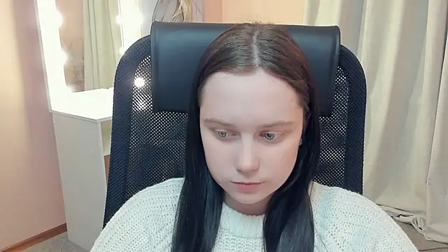 LynnaNull online show from February 24, 2026, 1:20 pm