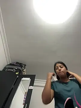 Sexy mia outdoors online show from April 21, 2026, 8:09 am