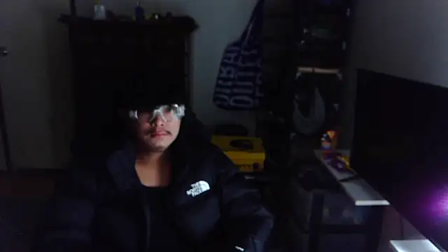 Snapshot of longlongsong chatting on March 1, 2026, 11:56 am longlongsong online show from March 1, 2026, 11:56 am