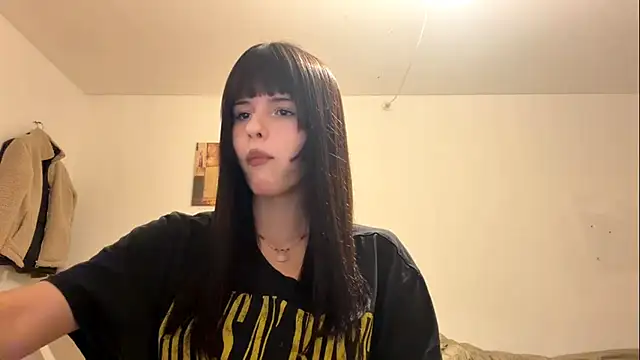 Snapshot of KrystleAmela chatting on February 23, 2026, 5:21 pm KrystleAmela online show from February 23, 2026, 5:21 pm