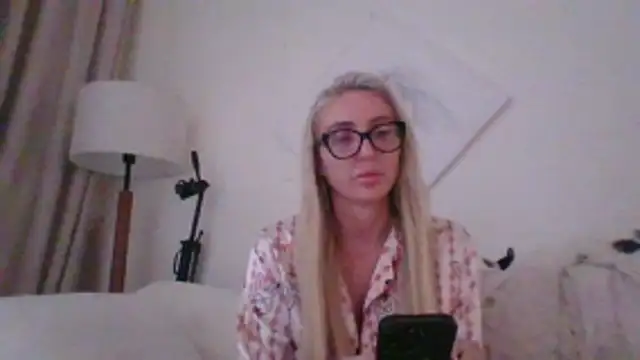 kinkykara25 online show from April 12, 2026, 2:49 am