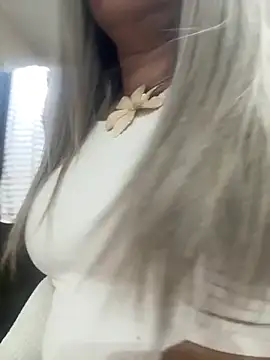 Nanda loiragostosa online show from April 11, 2026, 1:43 am