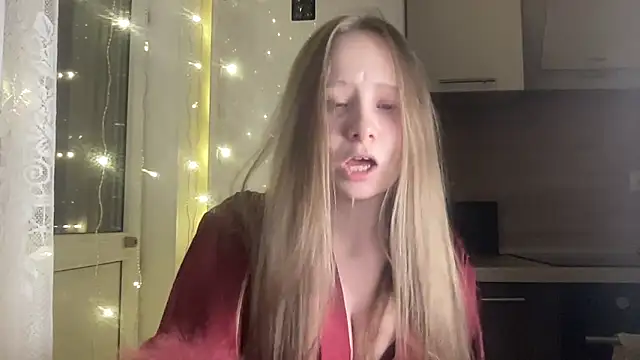 cutefoxieee online show from April 20, 2026, 9:16 pm