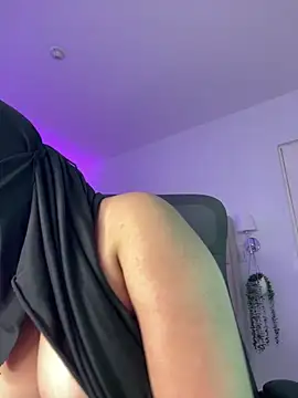 Snapshot of Yasmin_cute chatting on May 2, 2026, 9:09 pm Yasmin cute online show from May 2, 2026, 9:09 pm