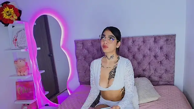 CamilaVelour online show from March 11, 2026, 3:01 am