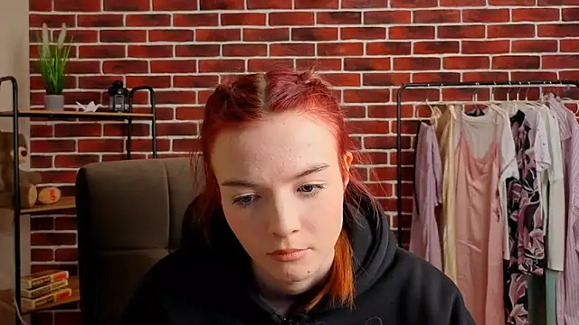 LauraaStokes online show from March 5, 2026, 10:55 am