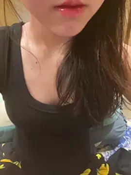 Snapshot of Sullys_ chatting on July 31, 2026, 9:41 am Sullys online show from July 31, 2026, 9:41 am