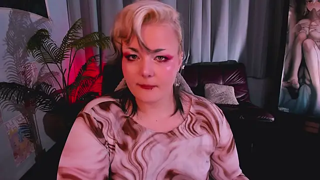 Snapshot of HwasaMoore chatting on February 28, 2026, 1:45 pm HwasaMoore online show from February 28, 2026, 1:45 pm