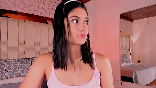 Snapshot of KatherineRuiz_ chatting on April 18, 2026, 12:09 pm KatherineRuiz online show from April 18, 2026, 12:09 pm