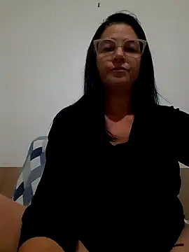 Snapshot of Camilegaucha chatting on May 11, 2026, 10:29 pm Camilegaucha online show from May 11, 2026, 10:29 pm