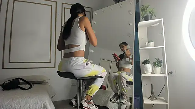 emily gaviria1 online show from April 9, 2026, 12:10 pm