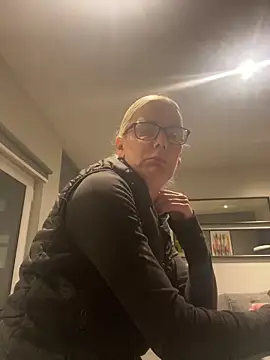 Amelie BlondeXX online show from May 1, 2026, 12:59 am