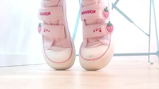 Snapshot of vanillemilk chatting on May 25, 2026, 12:00 pm vanillemilk online show from May 25, 2026, 12:00 pm