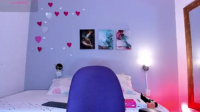 KimTaylorW online show from March 27, 2026, 2:39 am