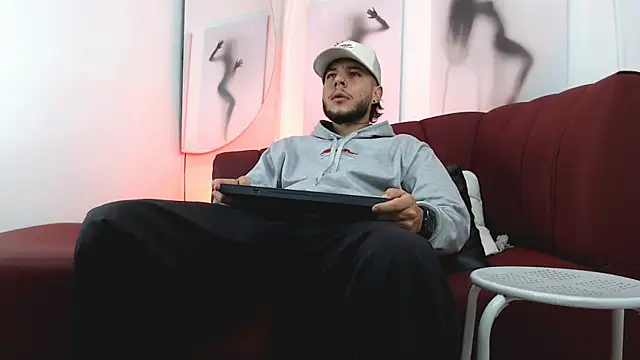 Snapshot of luxesmith chatting on February 27, 2026, 2:33 am luxesmith online show from February 27, 2026, 2:33 am