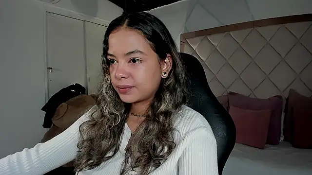 dulce lyraa1 online show from March 17, 2026, 4:17 am