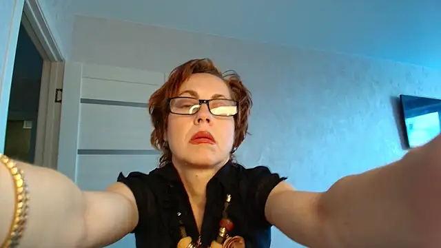Snapshot of LioraWeiss chatting on April 29, 2026, 9:35 am LioraWeiss online show from April 29, 2026, 9:35 am
