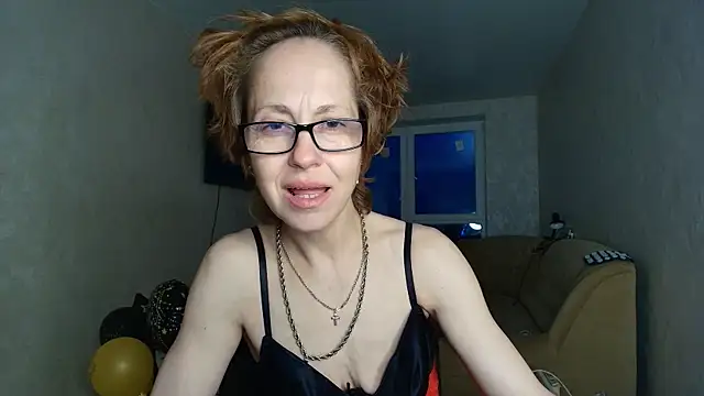 Snapshot of LioraWeiss chatting on May 15, 2026, 5:20 pm LioraWeiss online show from May 15, 2026, 5:20 pm