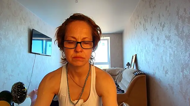 Snapshot of LioraWeiss chatting on May 18, 2026, 7:36 am LioraWeiss online show from May 18, 2026, 7:36 am