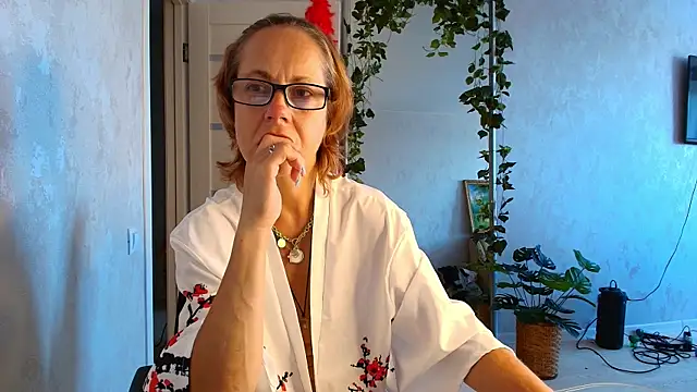 LioraWeiss online show from July 21, 2026, 8:16 am
