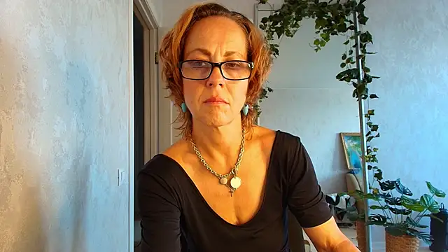 LioraWeiss online show from July 22, 2026, 8:17 am