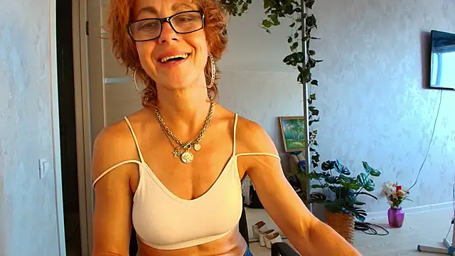LioraWeiss online show from July 28, 2026, 2:13 pm