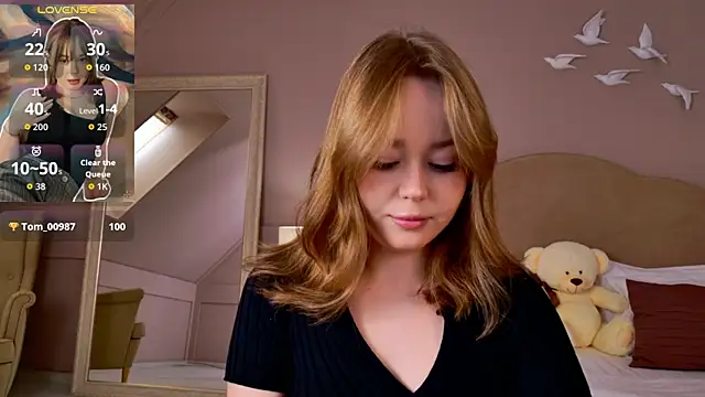ElaraVance online show from May 7, 2026, 5:02 am