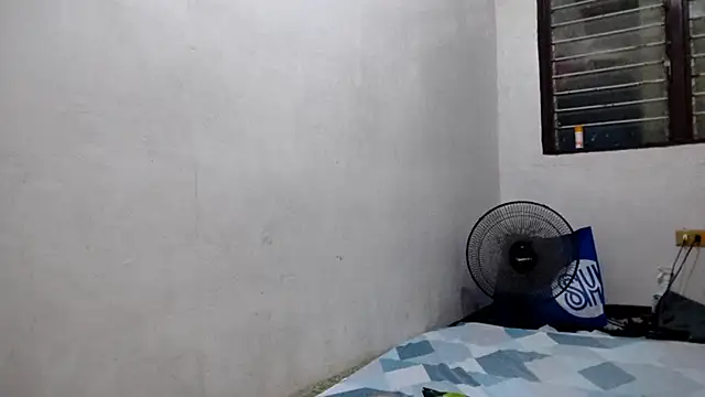 EllieCoconut001 online show from April 10, 2026, 10:20 am