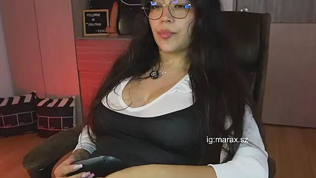 Mara HugeAss online show from March 29, 2026, 3:39 am