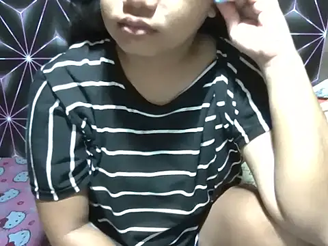 Snapshot of Flowerbebe chatting on May 1, 2026, 6:01 pm Flowerbebe online show from May 1, 2026, 6:01 pm