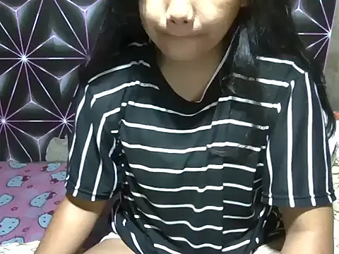 Snapshot of Flowerbebe chatting on May 8, 2026, 7:08 pm Flowerbebe online show from May 8, 2026, 7:08 pm