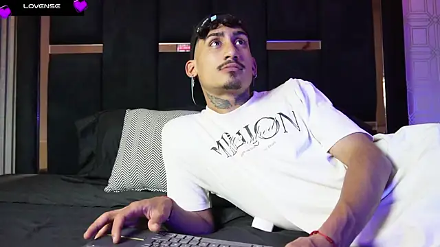 Dark Eros  online show from April 9, 2026, 3:50 am