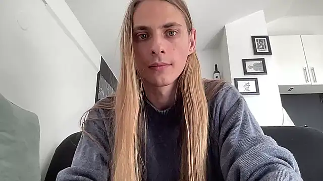 Snapshot of mi_chyort chatting on February 26, 2026, 11:20 am mi chyort online show from February 26, 2026, 11:20 am