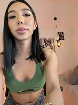 IsabellaLux  online show from July 23, 2026, 10:29 pm
