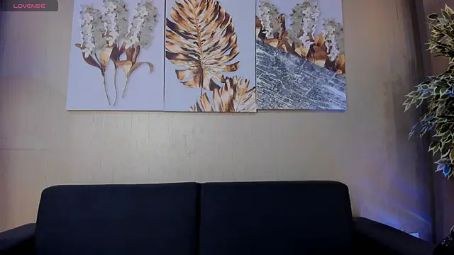 Snapshot of ValentinaaMilan chatting on April 21, 2026, 4:52 am ValentinaaMilan online show from April 21, 2026, 4:52 am