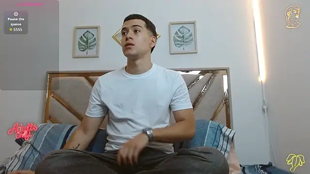 oliver   saint online show from April 14, 2026, 11:33 pm