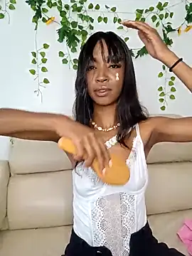 Snapshot of TinnaPeyton chatting on April 8, 2026, 5:57 pm TinnaPeyton online show from April 8, 2026, 5:57 pm