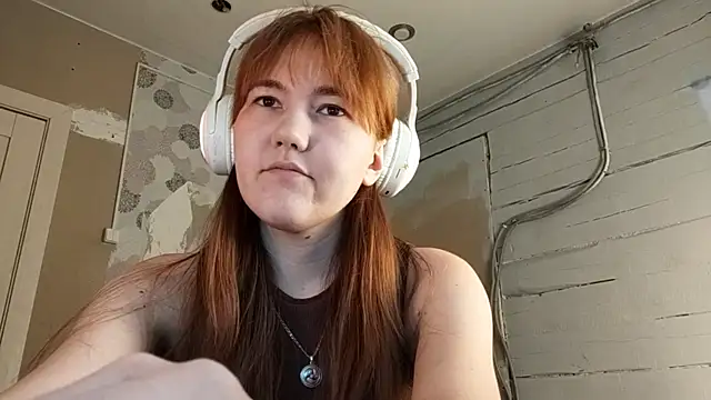 Snapshot of DinaFirebird chatting on March 4, 2026, 4:40 am DinaFirebird online show from March 4, 2026, 4:40 am