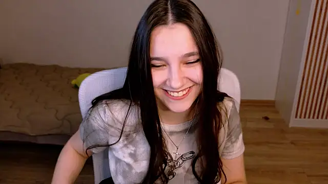 Ari Grend online show from April 8, 2026, 7:36 pm