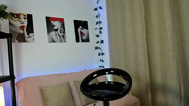 Snapshot of Rebeca_Marchetti chatting on April 17, 2026, 8:45 pm Rebeca Marchetti online show from April 17, 2026, 8:45 pm