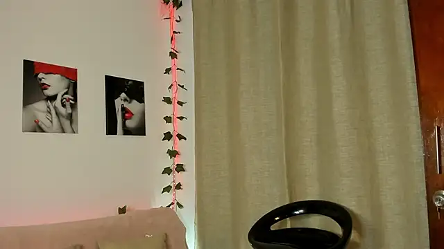 Snapshot of Rebeca_Marchetti chatting on April 28, 2026, 9:20 pm Rebeca Marchetti online show from April 28, 2026, 9:20 pm