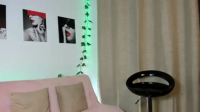 Snapshot of Rebeca_Marchetti chatting on May 1, 2026, 8:24 pm Rebeca Marchetti online show from May 1, 2026, 8:24 pm