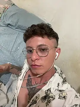 Snapshot of erickmoor2526 chatting on February 26, 2026, 1:43 pm erickmoor2526 online show from February 26, 2026, 1:43 pm