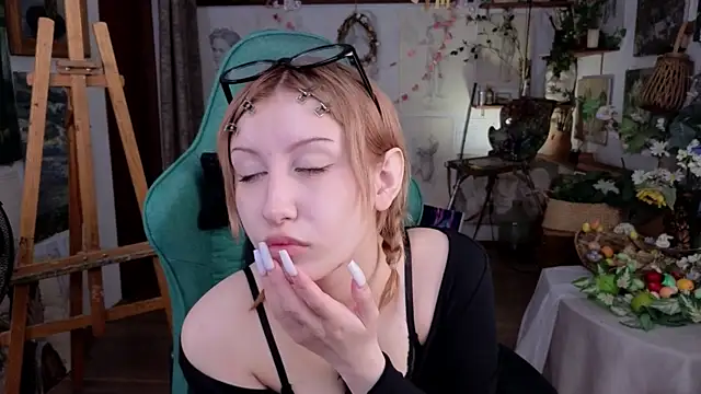 EffieMeowley online show from March 27, 2026, 4:51 am