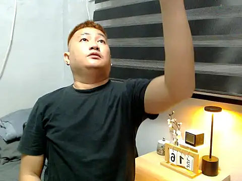 Snapshot of Bigdaddybear888 chatting on July 16, 2026, 12:00 pm Bigdaddybear888 online show from July 16, 2026, 12:00 pm